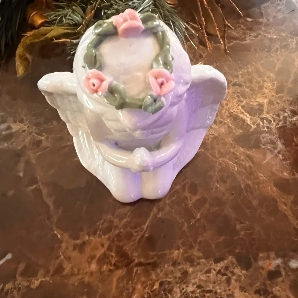 Vintage cherub baby angel figurine